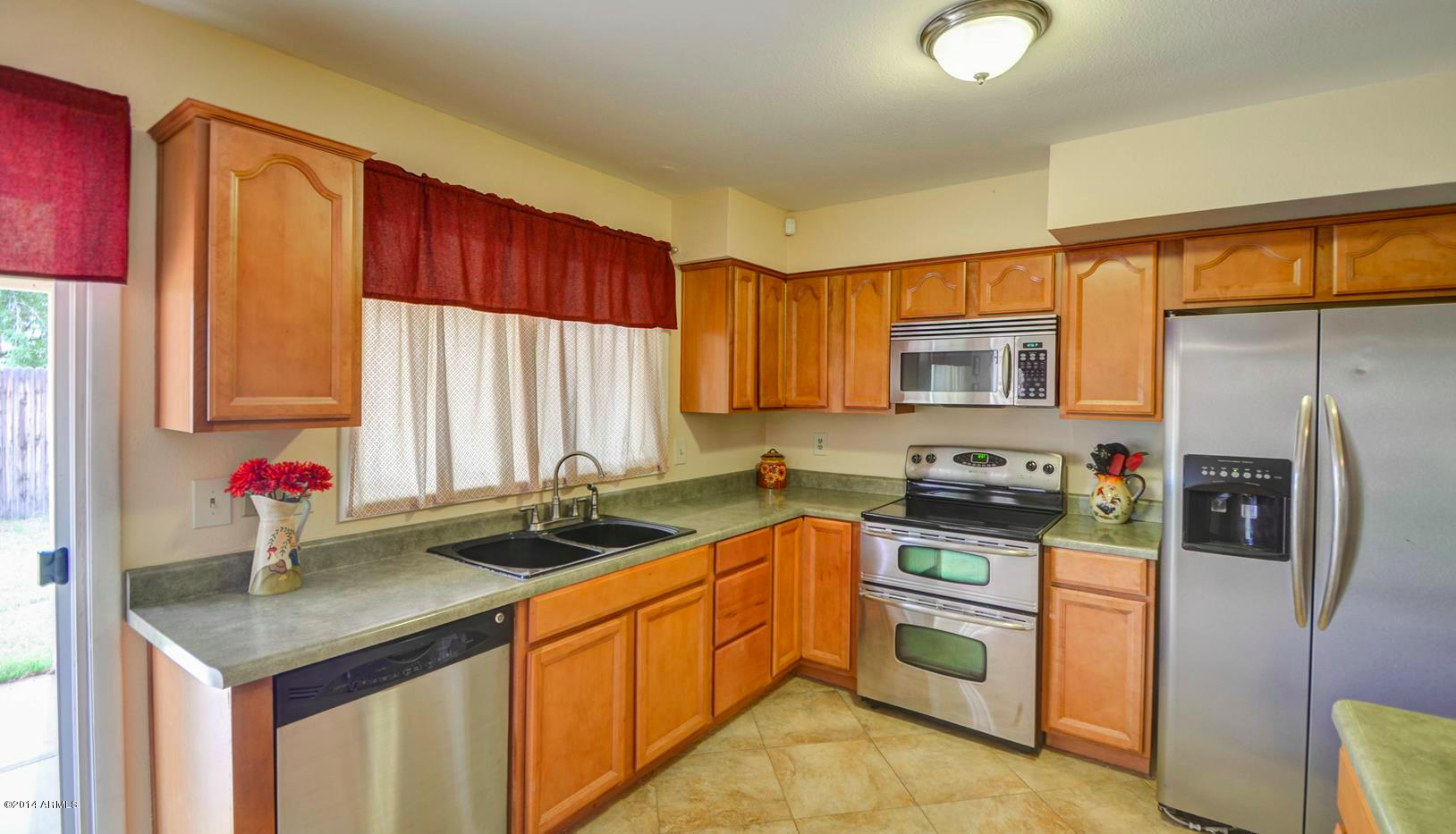 2519 West Vineyard Road Tempe, AZ 85282 - Photo 12 of 50 kitchen-2
