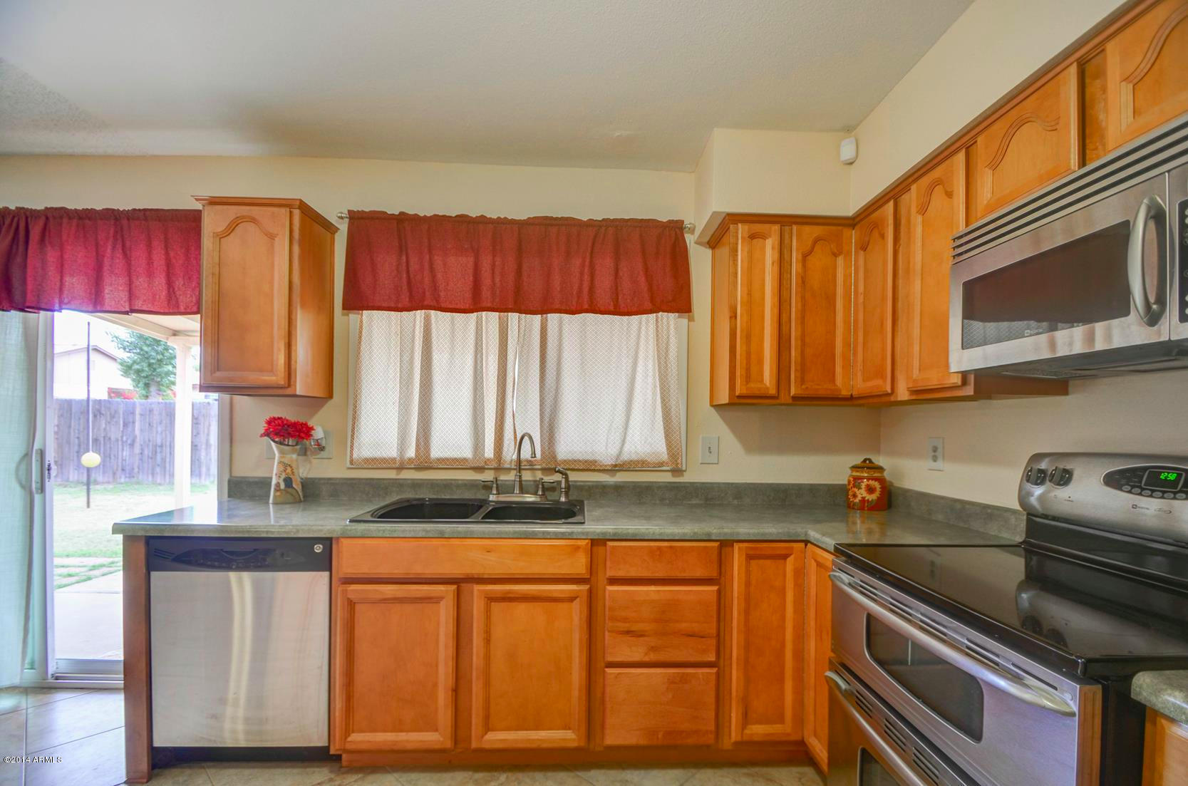 2519 West Vineyard Road Tempe, AZ 85282 - Photo 13 of 50 kitchen-3