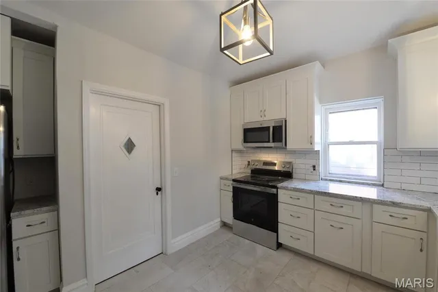 $2,595 | 7342 Carleton Avenue, University City, MO 63130