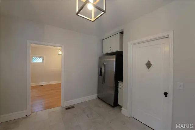 $2,595 | 7342 Carleton Avenue, University City, MO 63130