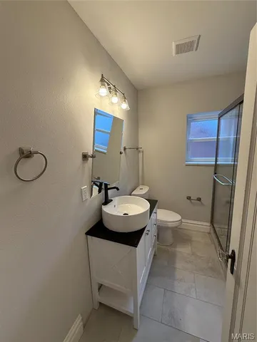 $2,595 | 7342 Carleton Avenue, University City, MO 63130