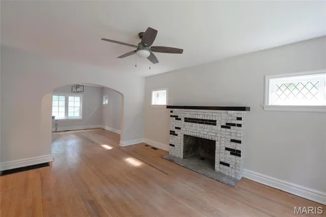 $2,595 | 7342 Carleton Avenue, University City, MO 63130