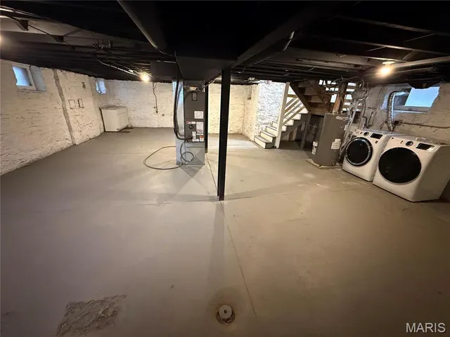 $2,595 | 7342 Carleton Avenue, University City, MO 63130