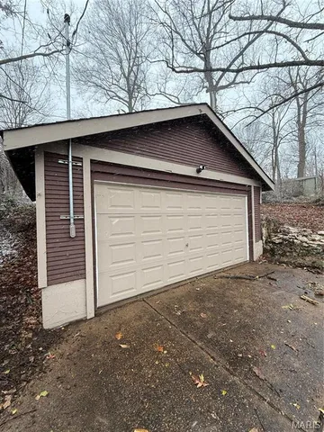 $2,595 | 7342 Carleton Avenue, University City, MO 63130