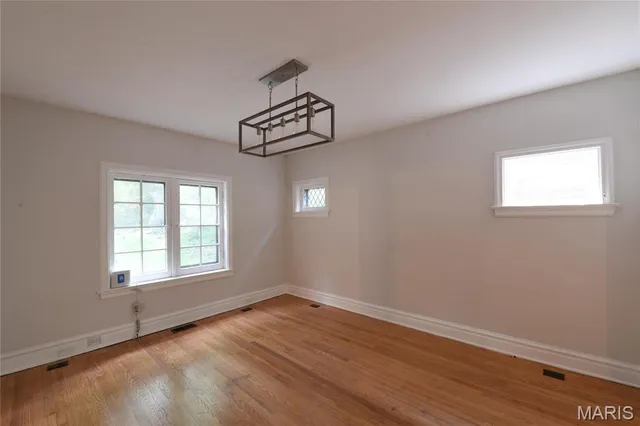 $2,595 | 7342 Carleton Avenue, University City, MO 63130