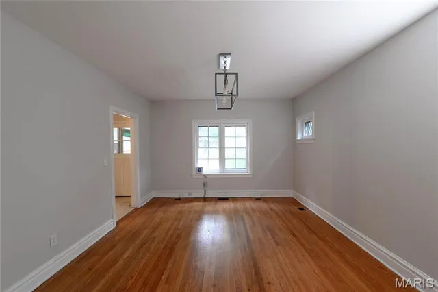 $2,595 | 7342 Carleton Avenue, University City, MO 63130