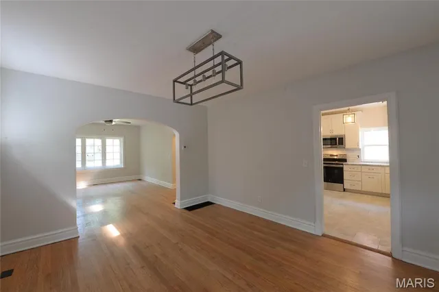 $2,595 | 7342 Carleton Avenue, University City, MO 63130