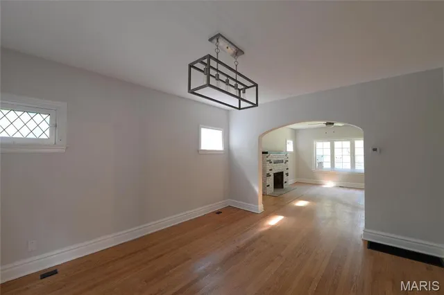 $2,595 | 7342 Carleton Avenue, University City, MO 63130