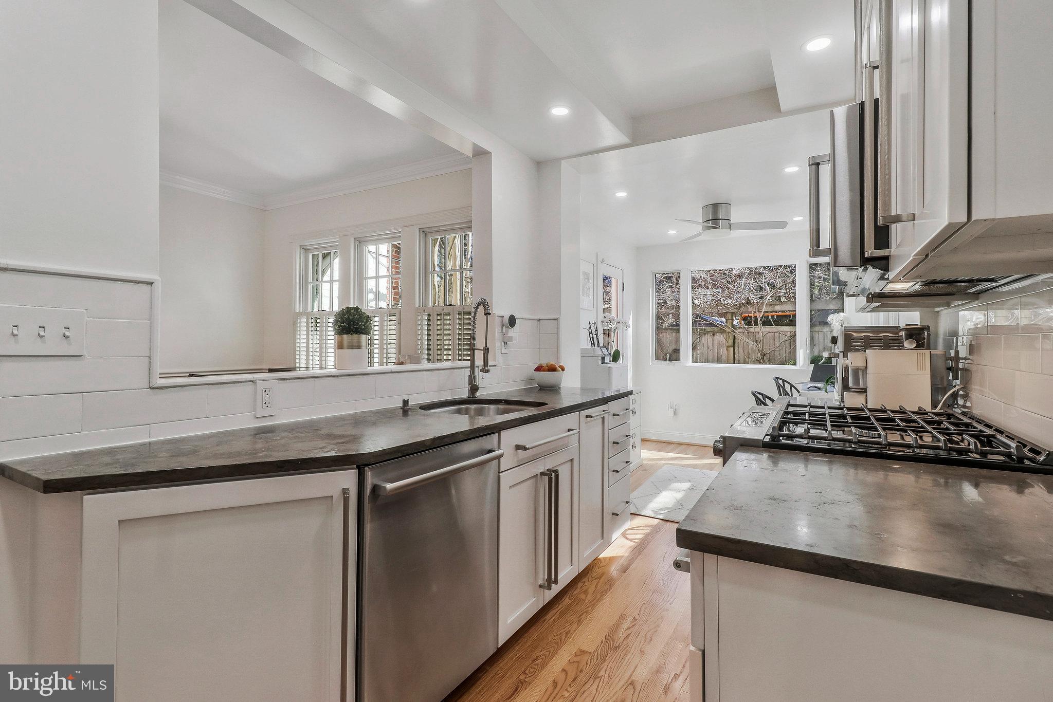 4462 Reservoir Road Northwest Washington, DC 20007 - Photo 14 of 46 Stainless steel appliances