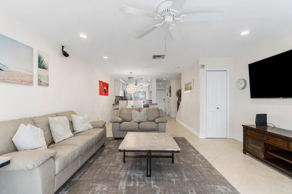 $3,690 | 842 Southeast 19th Avenue, Unit 103, Deerfield Beach, FL 33441