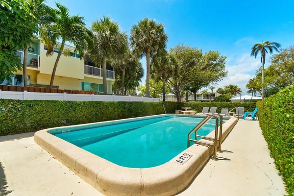 $3,690 | 842 Southeast 19th Avenue, Unit 103, Deerfield Beach, FL 33441