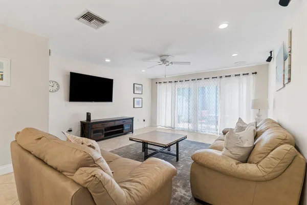 $3,690 | 842 Southeast 19th Avenue, Unit 103, Deerfield Beach, FL 33441