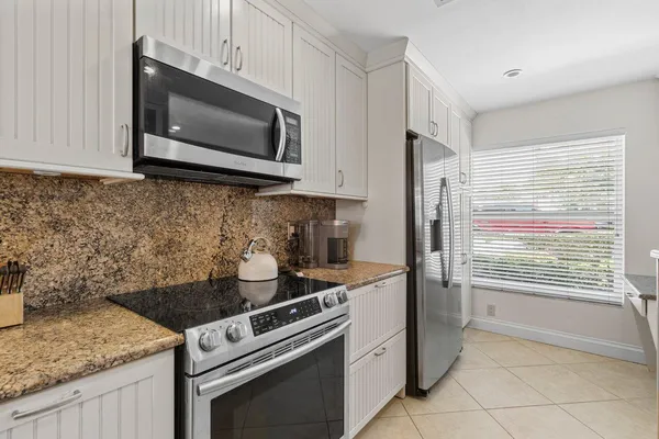 $3,690 | 842 Southeast 19th Avenue, Unit 103, Deerfield Beach, FL 33441