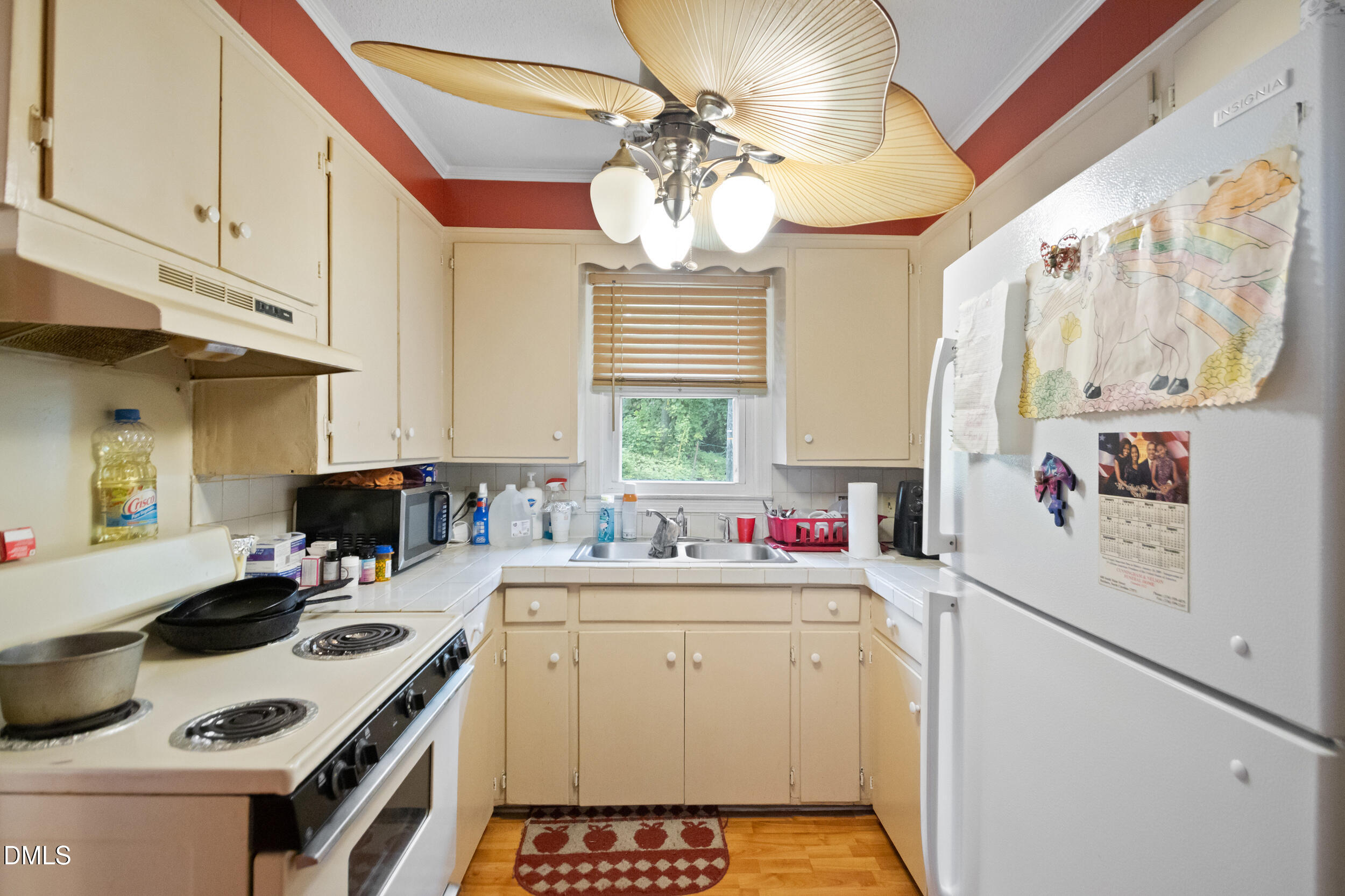 811 Jones Lester Road Roxboro, NC 27574 - Photo 11 of 27 a kitchen that has a sink and a stove in it