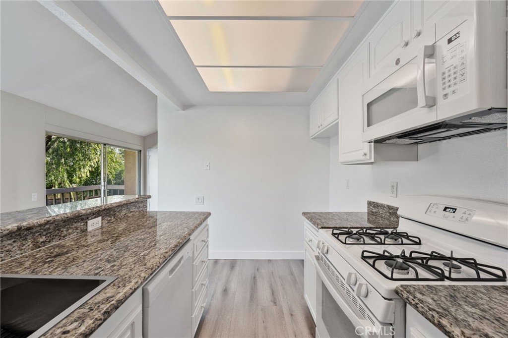 16040 Leffingwell Road, Unit 30 Whittier, CA 90603 - Photo 12 of 30 Kitchen