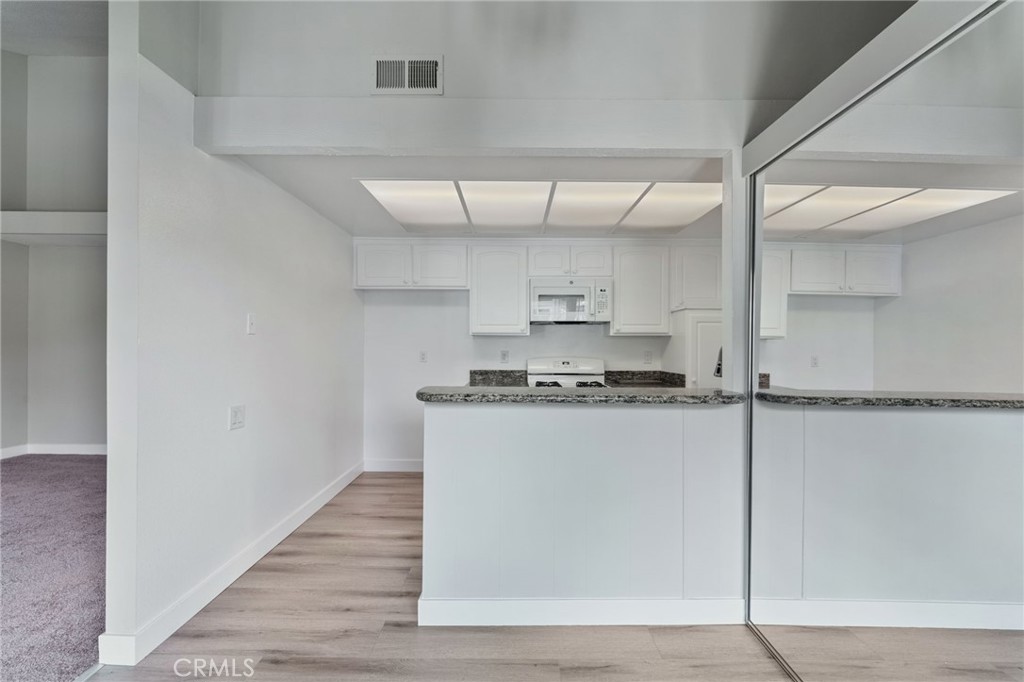 16040 Leffingwell Road, Unit 30 Whittier, CA 90603 - Photo 13 of 30 Kitchen