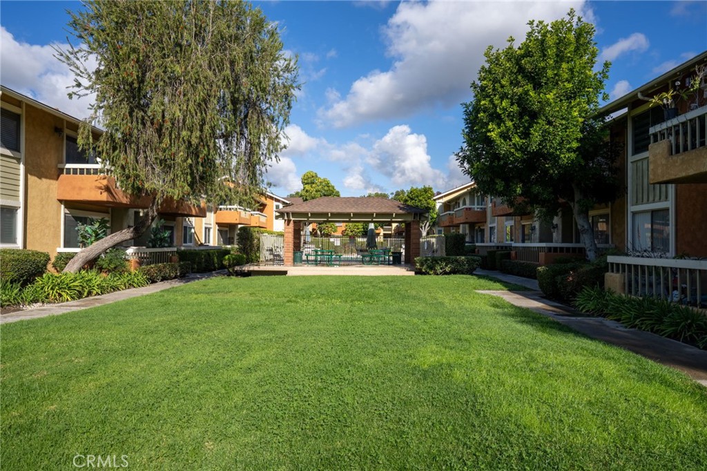 16040 Leffingwell Road, Unit 30 Whittier, CA 90603 - Photo 24 of 30 Lawn Area