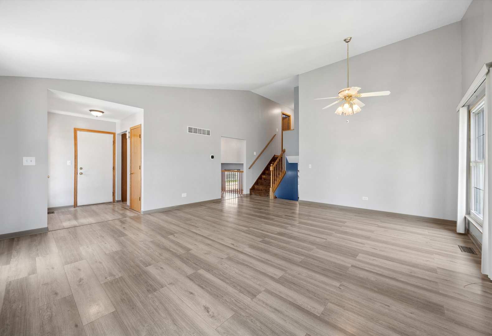 1844 Kendall Ridge Boulevard Plainfield, IL 60586 - Photo 3 of 43
