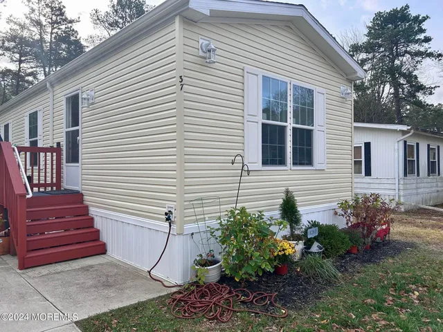 $93,500 | 37 Raccoon Avenue, Whiting, NJ 08759
