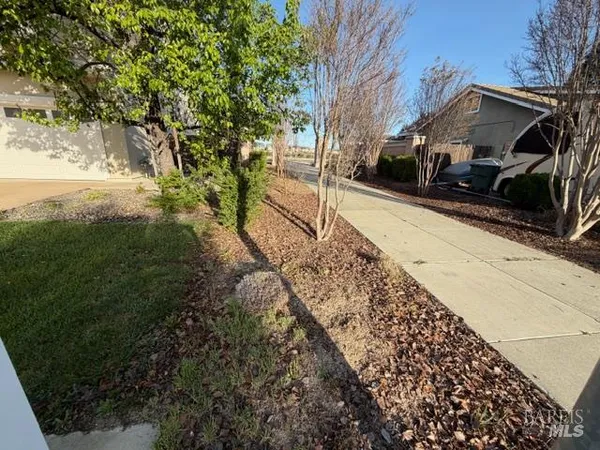 a view of a pathway of a house