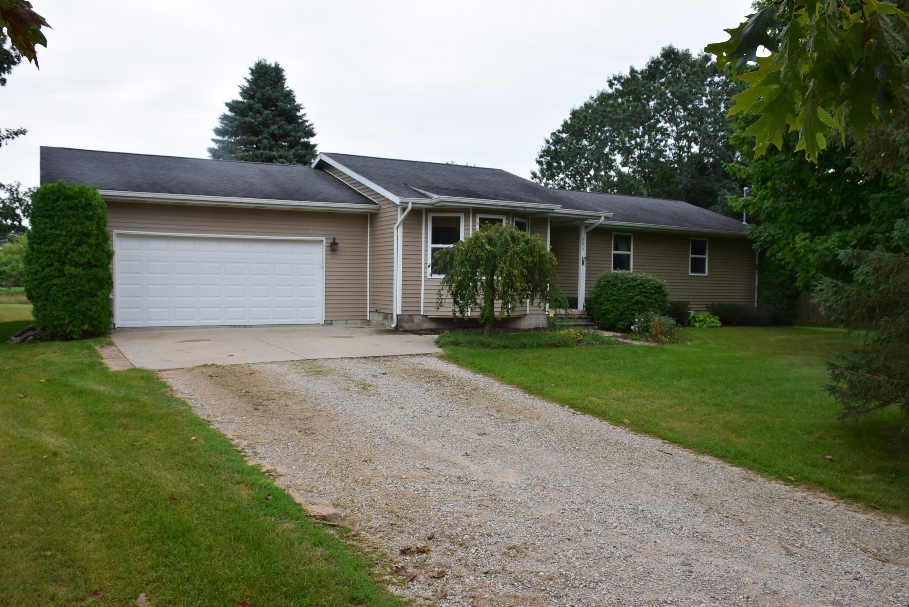 953 South Crawford Road Mount Pleasant, MI 48858 - Photo 19 of 23 1904354-18.JPG