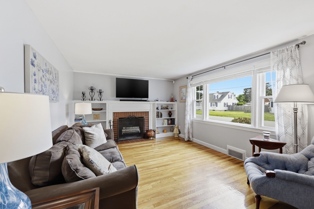 271 Wildermere Street Chicopee, MA 01020 - Photo 18 of 41