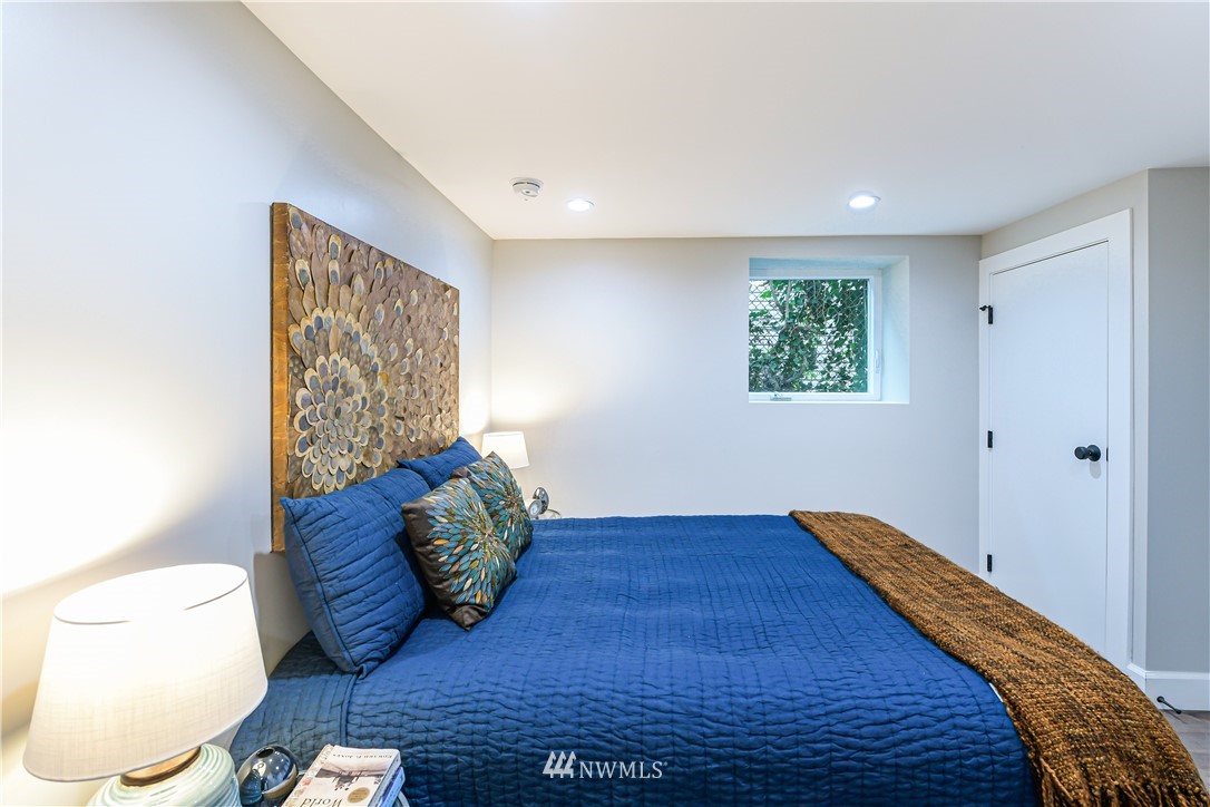 2447 4th Avenue West Seattle, WA 98119 - Photo 29 of 40