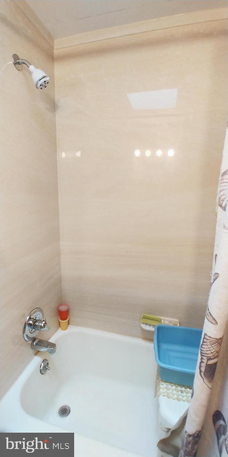 385 Marydell Road Baltimore, MD 21229 - Photo 19 of 29 2nd Floor Full Bath
