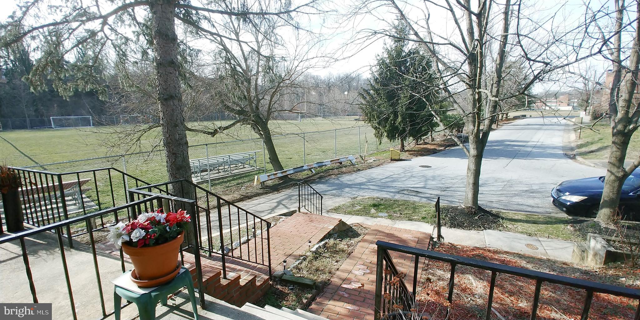 385 Marydell Road Baltimore, MD 21229 - Photo 4 of 29 Front porch view
