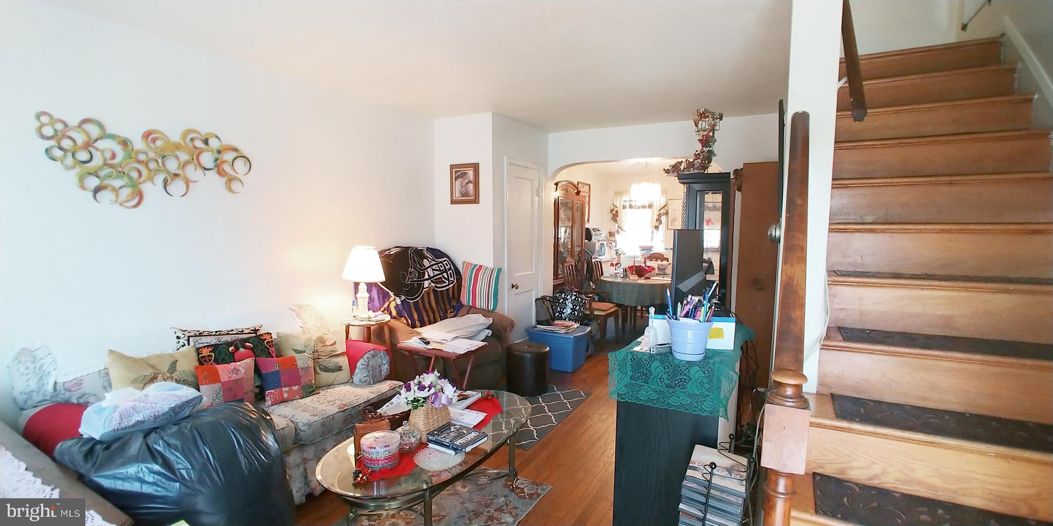 385 Marydell Road Baltimore, MD 21229 - Photo 6 of 29 Living Room