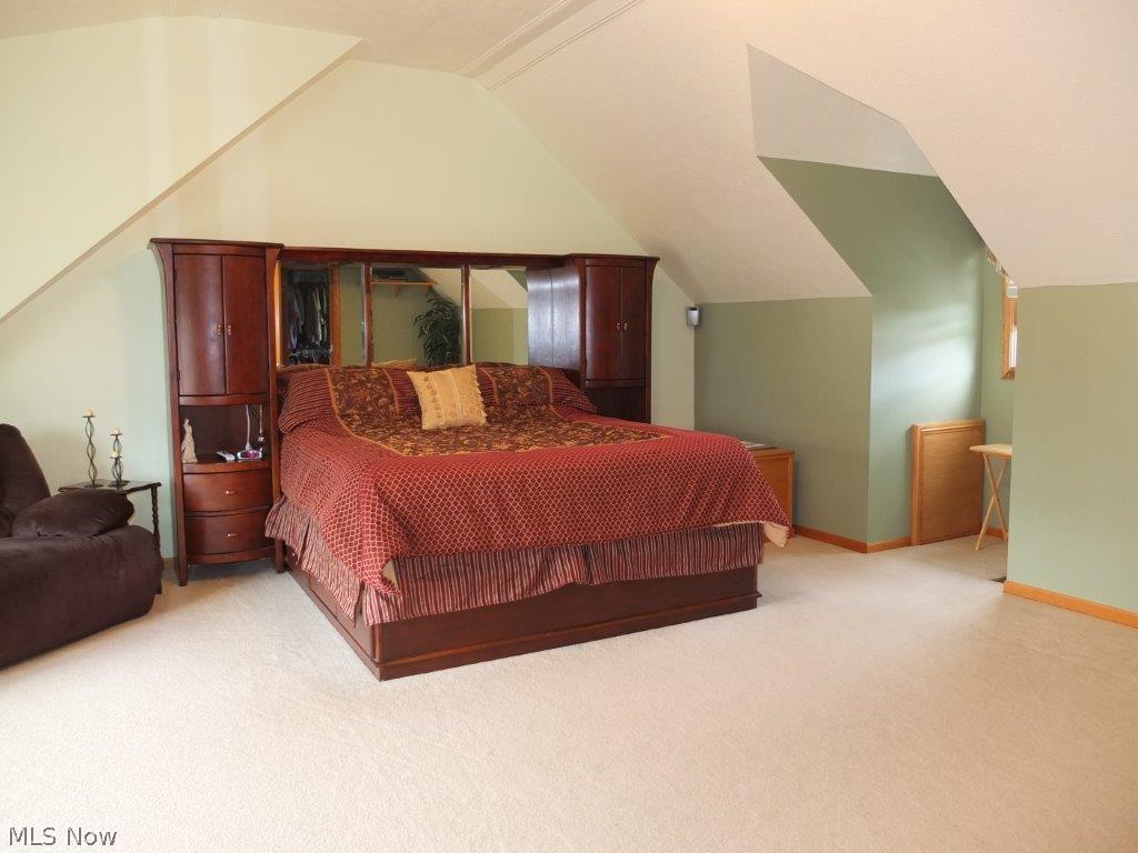 176 Manning Road Mogadore, OH 44260 - Photo 9 of 25 Master suite with walk in closet and private master bath.