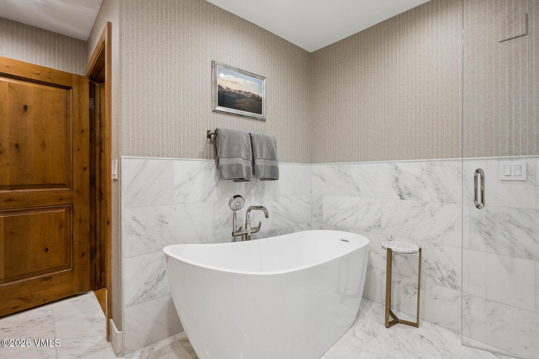 434 South Frontage Road East, Unit 204 Vail, CO 81657 - Photo 25 of 53 Primary Bath