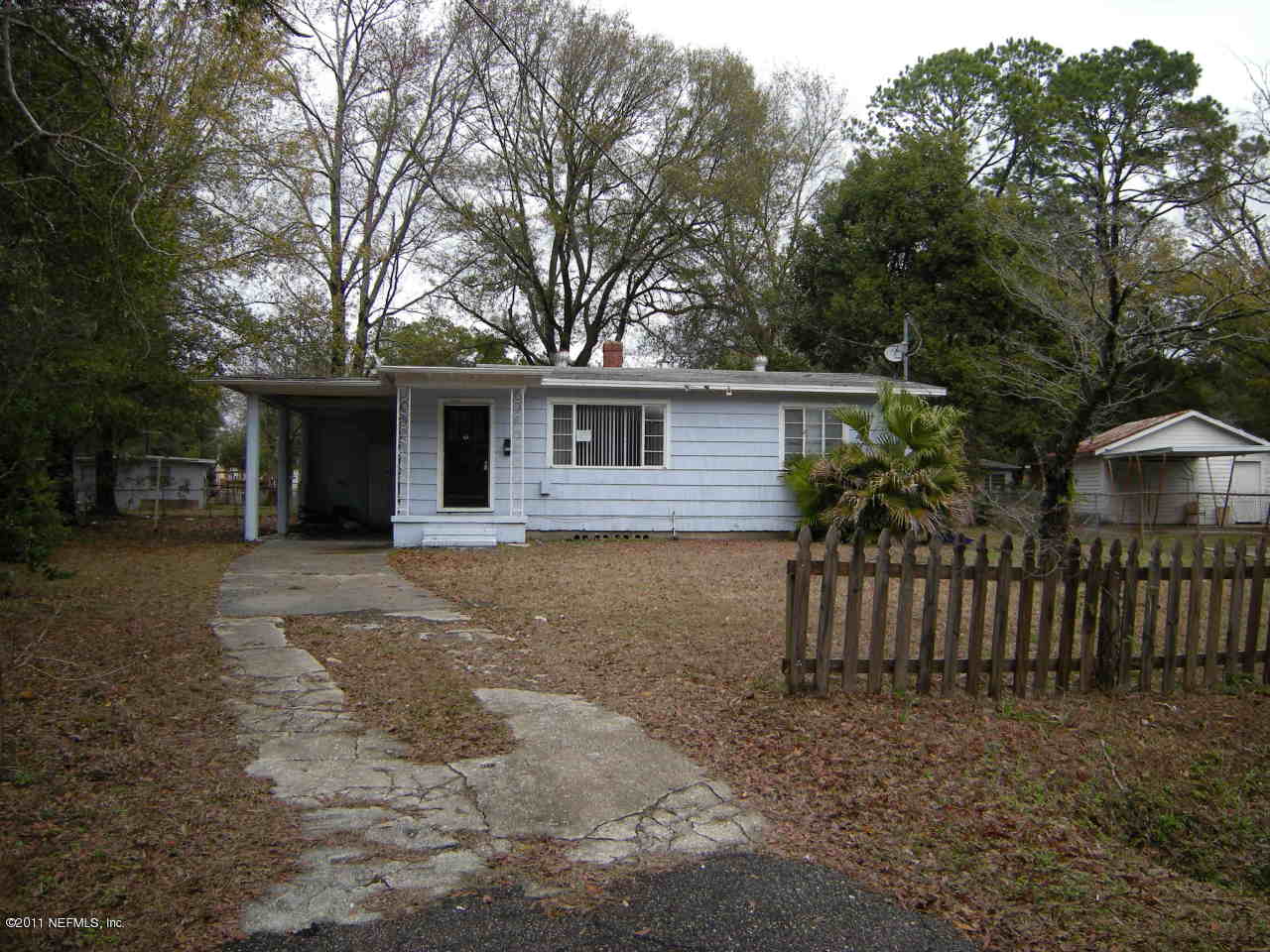 3041 North Detroit Jacksonville, FL 32254 - Photo 1 of 1 a front view of a house with garden