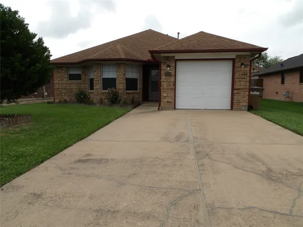 $1,700 | 5917 Red River Drive, Dickinson, TX 77539
