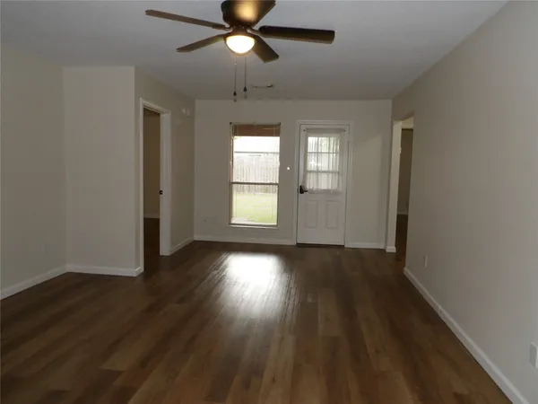 $1,700 | 5917 Red River Drive, Dickinson, TX 77539