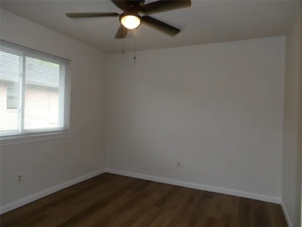 $1,700 | 5917 Red River Drive, Dickinson, TX 77539