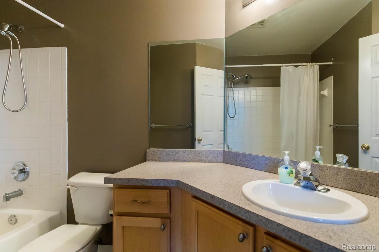 41737 Mitchell Road Novi, MI 48377 - Photo 29 of 53 29.jpg