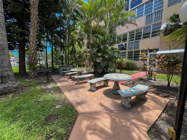$1,700 | 1333 East Hallandale Beach Boulevard, Unit 335, Hallandale Beach, FL 33009