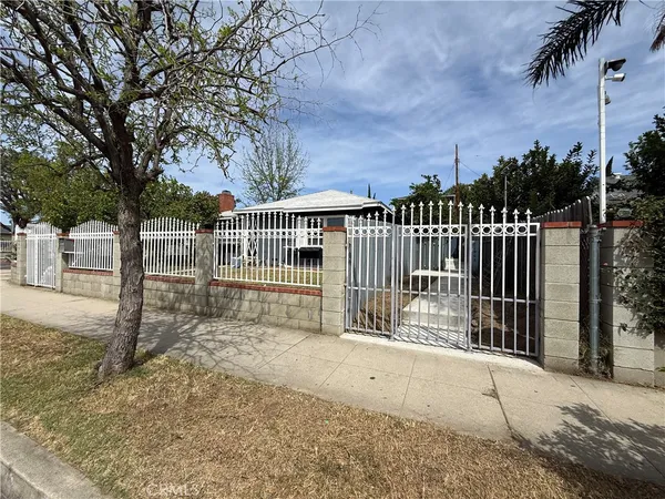 $3,200 | 20953 Saticoy Street, Canoga Park, CA 91304