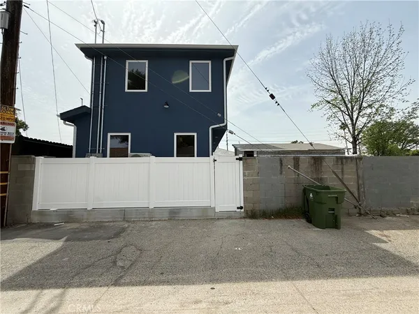 $3,200 | 20953 Saticoy Street, Canoga Park, CA 91304