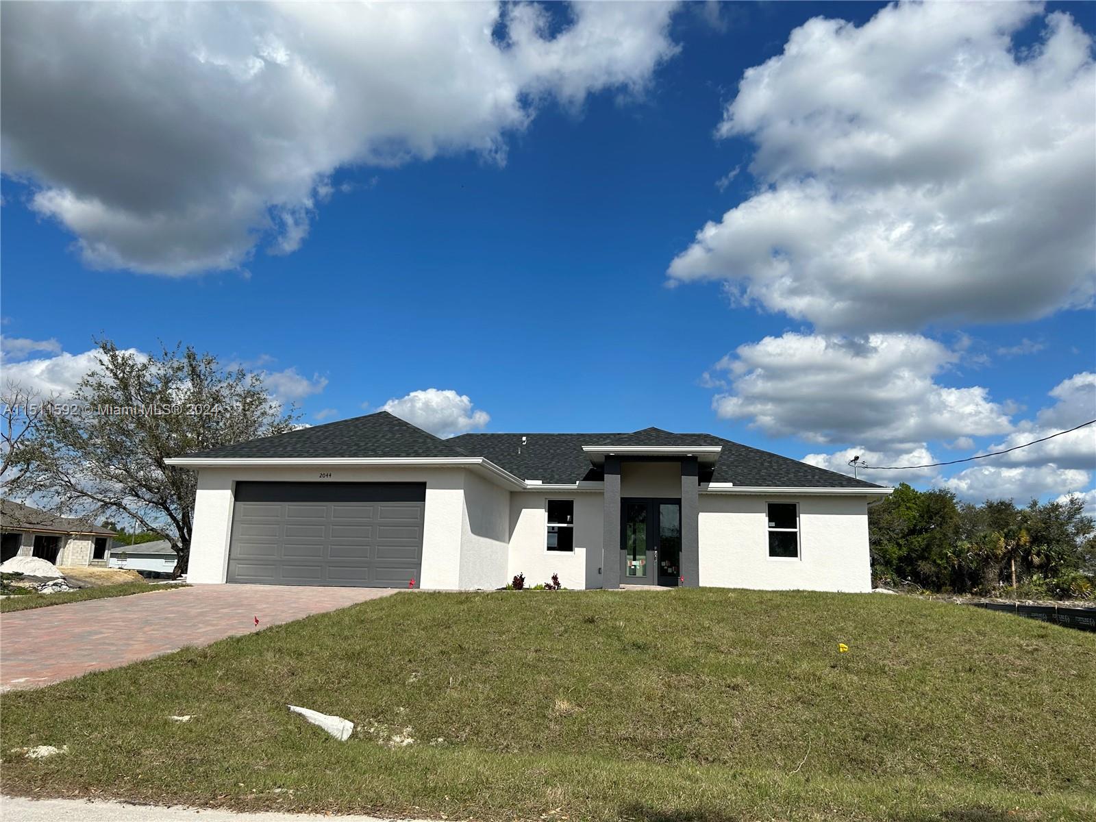 2044 Crawford Ave North