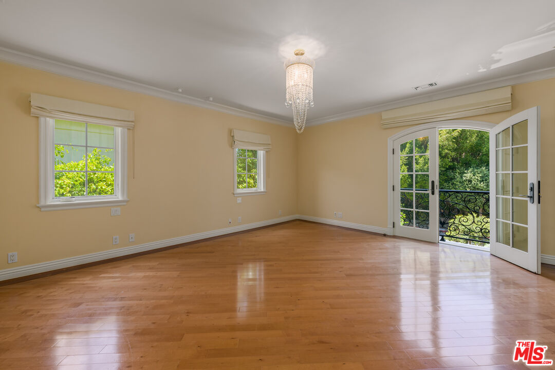 204 Foothill Road Beverly Hills, CA 90210 - Photo 18 of 33