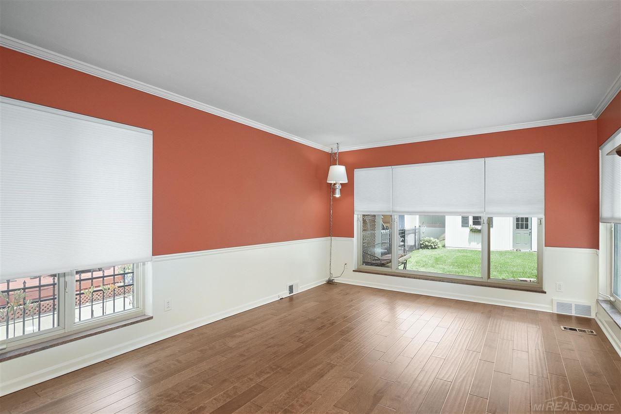 1622 Prestwick Road Grosse Pointe, MI 48236 - Photo 14 of 39 50047451-13.JPG