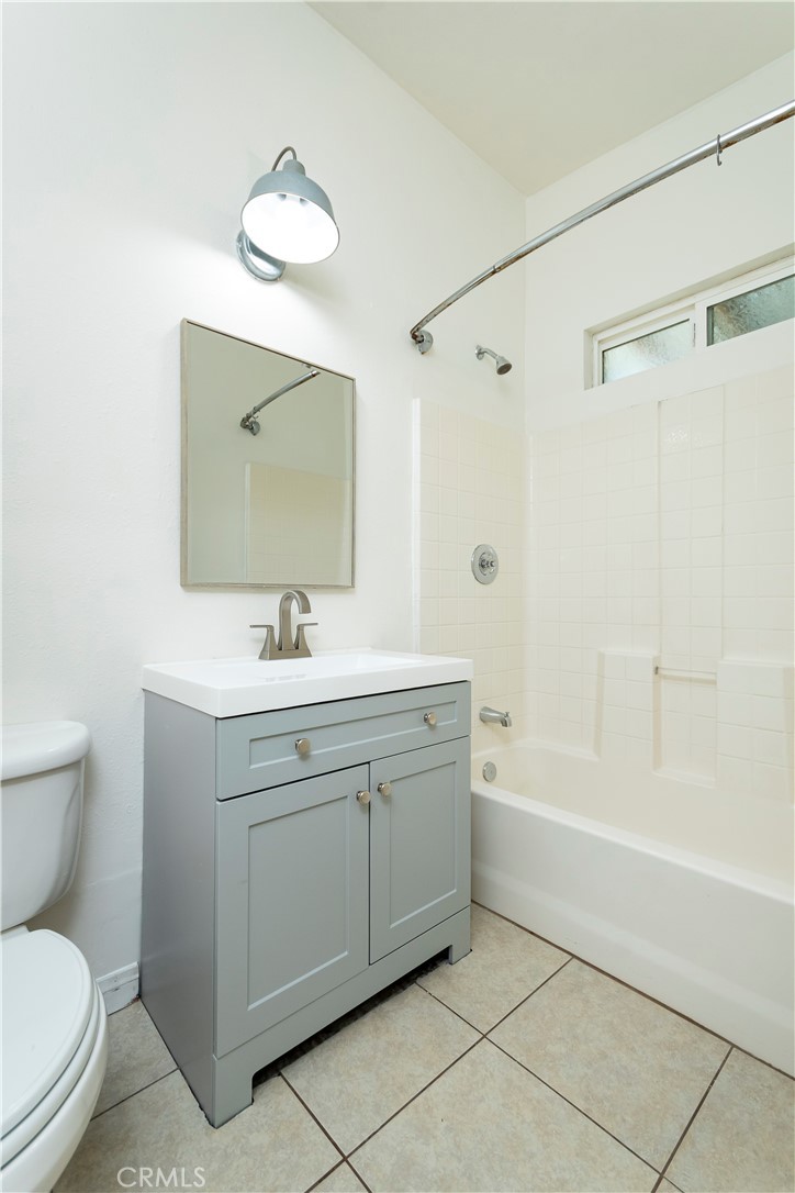 10161 Foothill Boulevard Sylmar, CA 91342 - Photo 18 of 65 Primary bathroom