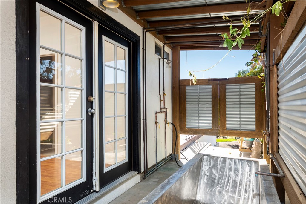 10161 Foothill Boulevard Sylmar, CA 91342 - Photo 20 of 65 Outdoor bathroom