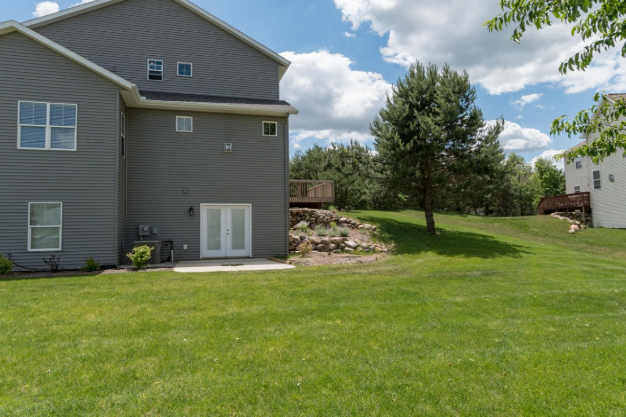 7882 Drake Ridge Kalamazoo, MI 49009 - Photo 27 of 33 Backyard