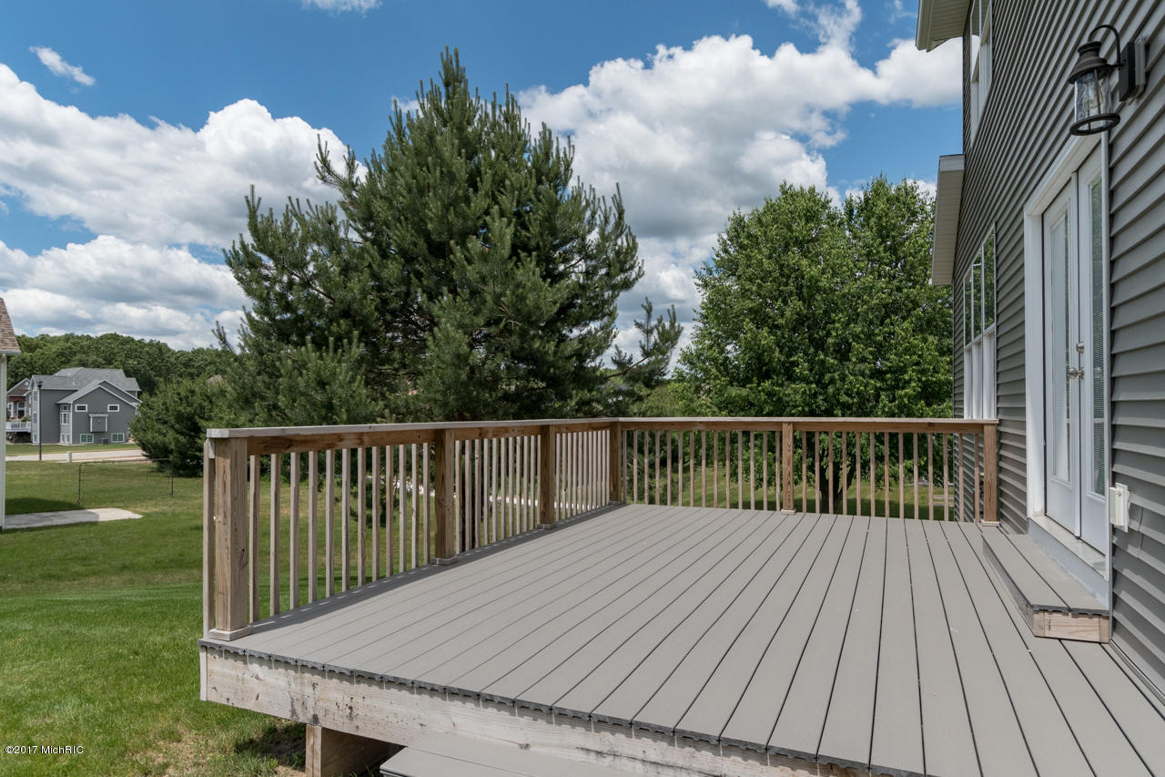 7882 Drake Ridge Kalamazoo, MI 49009 - Photo 28 of 33 Deck
