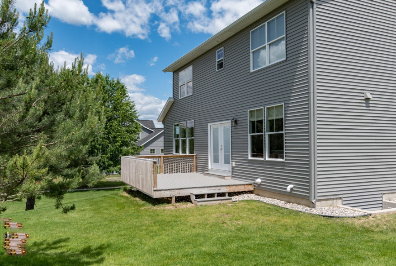 7882 Drake Ridge Kalamazoo, MI 49009 - Photo 29 of 33 Deck