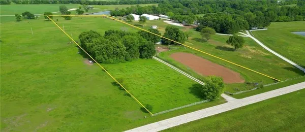 $4,000,000 | 20875 Mission Road, Bucyrus, KS 66013