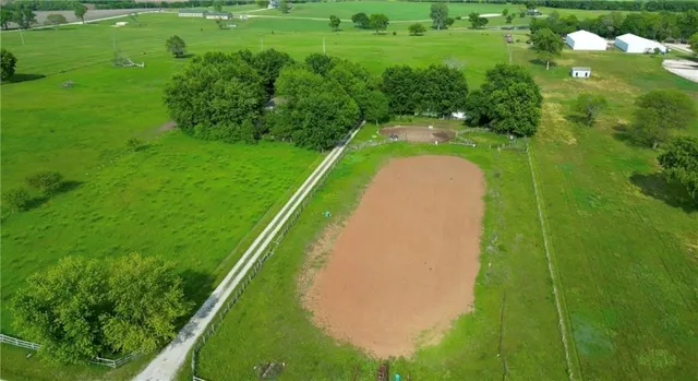 $4,000,000 | 20875 Mission Road, Bucyrus, KS 66013